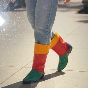 Joyce Peter Pan Style Colorful Women's Boots - Size 9 EUC - Easy slip on / off